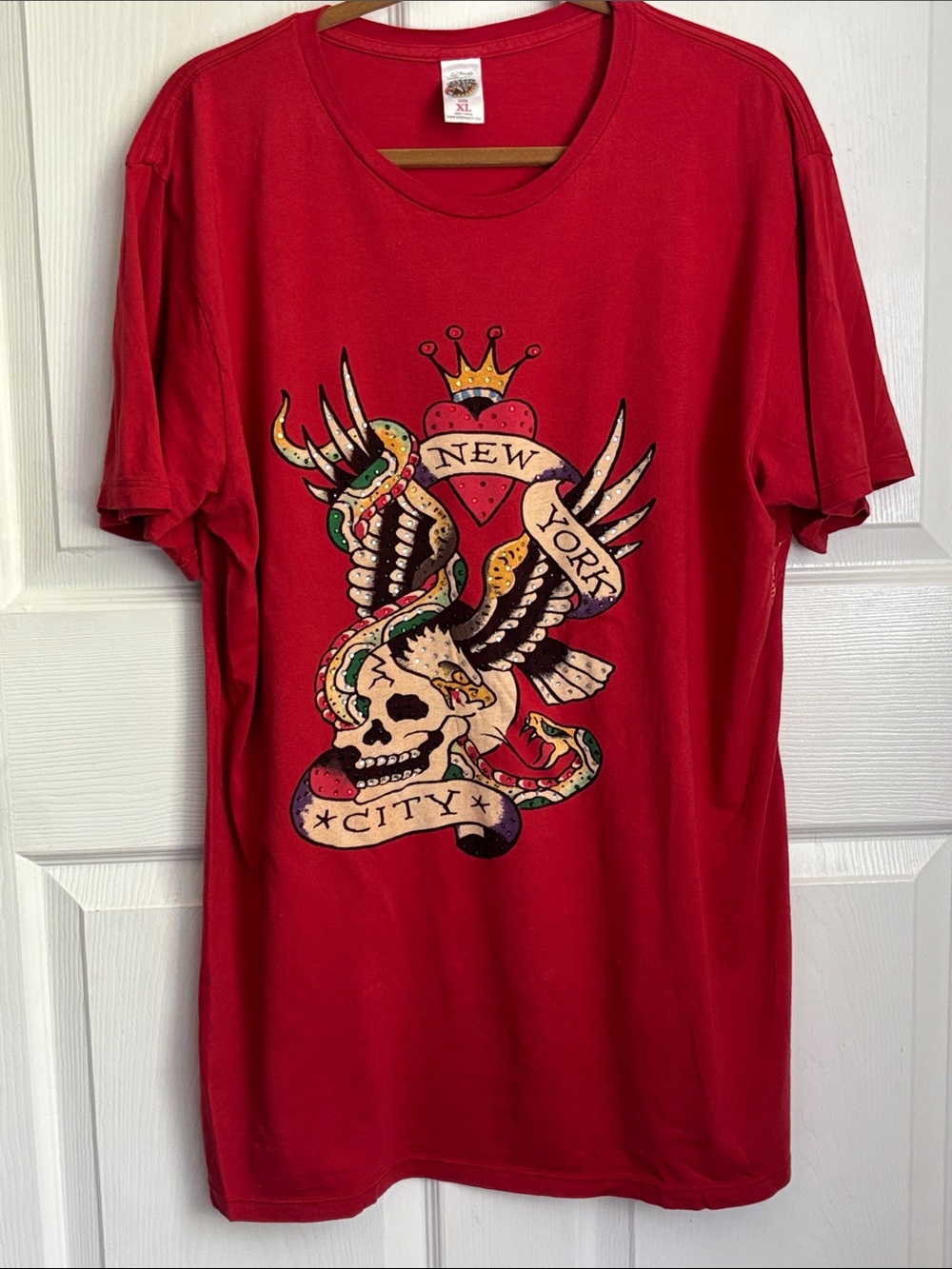 ED HARDY Mens Red Short-Sleeve Graphic Tee with New York City Skull Design Sz XL